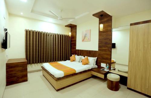 Sangole Hotel | Budget-Friendly Ajinkya Lodge with Breakfast & Family Amenities