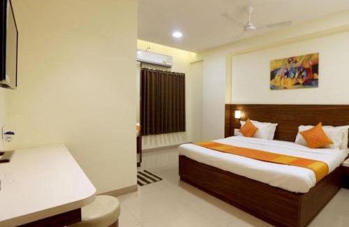 Sangole Hotel | Budget-Friendly Ajinkya Lodge with Breakfast & Family Amenities