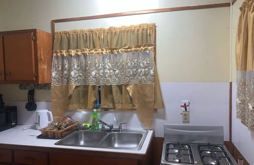Potters Village Cottage | AJs Cottage EscapenCharming 1-bedroom cottage with WiFi & AC outside St Johns