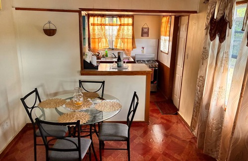Potters Village Cottage | AJs Cottage EscapenCharming 1-bedroom cottage with WiFi & AC outside St Johns