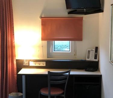 Ducherow Hotel | Cozy AK 1 Hotel: Perfect for Families and Budget Travelers