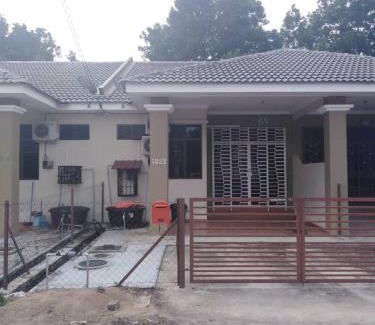 Kampung Jelatok House | Discover AK Permata Homestay: Family-Friendly Retreat