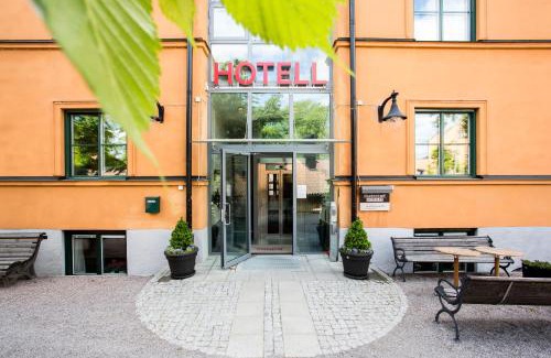 Uppsala Hotel | Discover Akademihotellet: Family-Friendly with Hot Tub & More