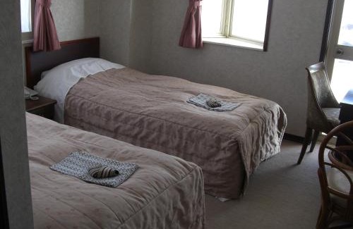 Myoko Hotel | Discover Akakura Yours Inn: Family-Friendly & Hot Tub Bliss