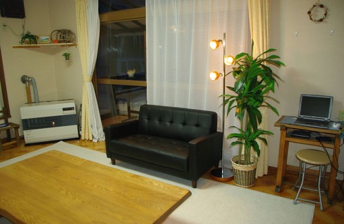 Nakafurano House | Akane-yado: Family-Friendly Stay with Delicious Dining