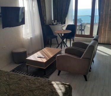 Akcakoca Hotel | Beautiful Akcakoca Eftelya Hotel with Oceanfront Views