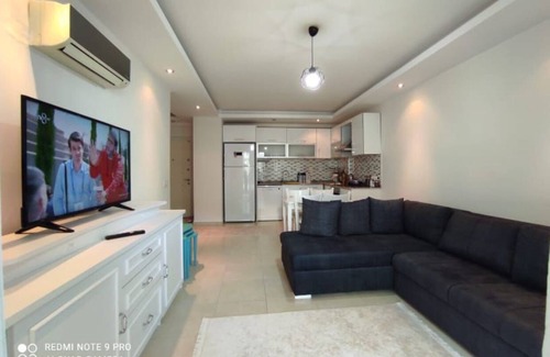 Avsallar Apartment | Relax by the Sea: Enjoy Poolside Bliss Near Akdeniz Beach