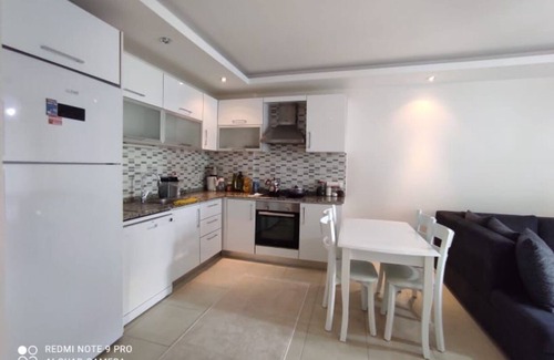 Avsallar Apartment | Relax by the Sea: Enjoy Poolside Bliss Near Akdeniz Beach