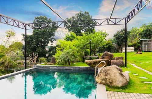 Luong Son House | Experience AKECHI'S GARDEN: Pet-Friendly Retreat with Pool