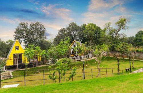 Luong Son House | Experience AKECHI'S GARDEN: Pet-Friendly Retreat with Pool