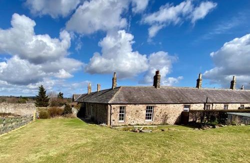 Akeld House | Welcoming Akeld Cottage: Pet & Child-Friendly Retreat