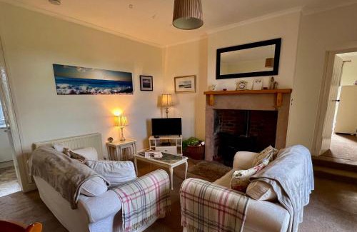 Akeld House | Welcoming Akeld Cottage: Pet & Child-Friendly Retreat