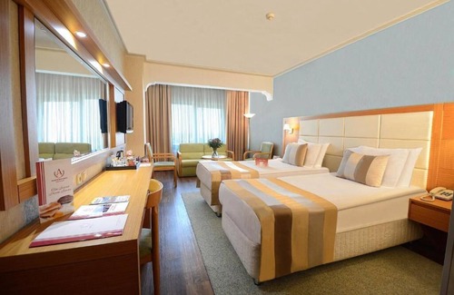 Topkapi Hotel | Explore Akgun Istanbul Hotel: Spa, Pool & Family-Friendly