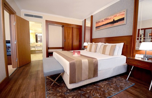 Topkapi Hotel | Explore Akgun Istanbul Hotel: Spa, Pool & Family-Friendly