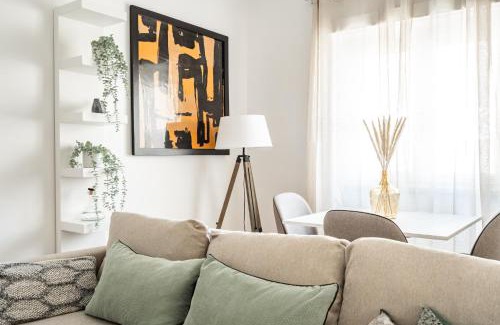 Santo Condestavel Apartment | Top-Rated Akicity Ourique Orange: Family-Friendly Retreat