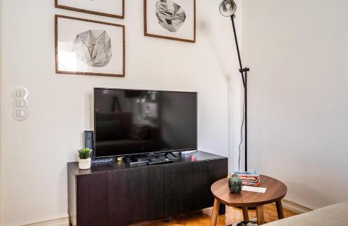 Santo Condestavel Apartment | Top-Rated Akicity Ourique Orange: Family-Friendly Retreat
