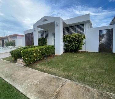 Quebrada Fajardo House | Discover Akimekedo: Pet-Friendly Oasis with Ocean Views