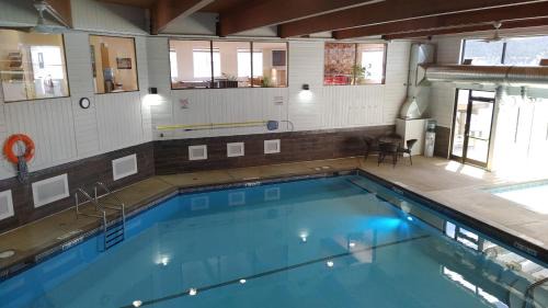 East Kootenay Resort | Ideal Family Lake Retreat at Akiskinook Resort!