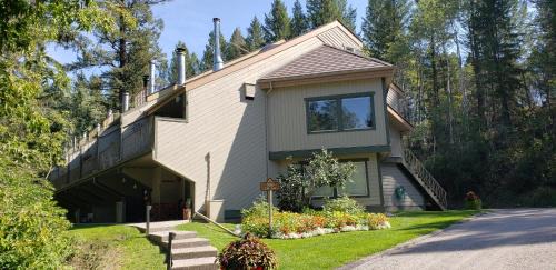 East Kootenay Resort | Ideal Family Lake Retreat at Akiskinook Resort!