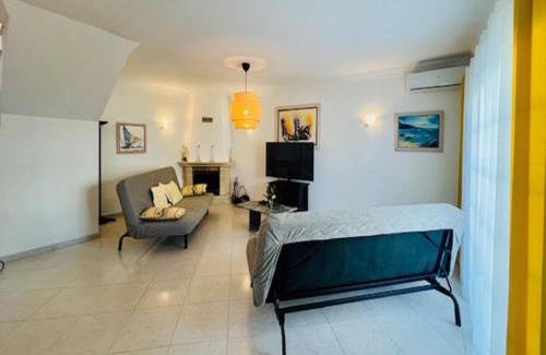 Urbanizacao dos Calicos House | Relax at Akivillas Albufeira: Family-Friendly Retreat