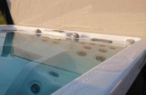 Zandvoorde House | Akkerland: Relaxing Infra-red Sauna & Family-Friendly Amenities
