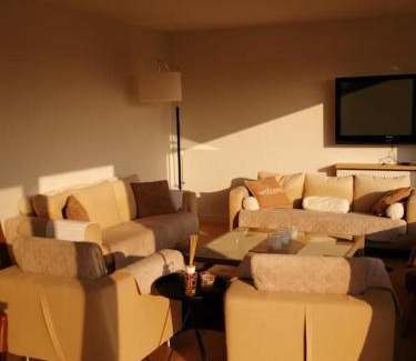 Zandvoorde Villa | Relaxing Akkerland Getaway with Infrared Sauna for 2-6 Guests