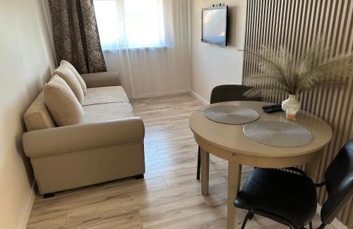 Siauliai County Apartment | Family-Friendly Akmerenta - Kadagių dvarelis with High Ratings