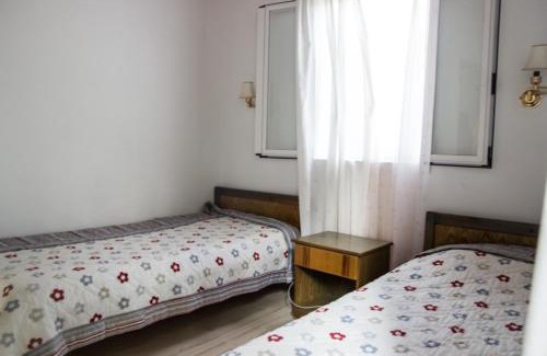 Pylos-Nestoras Apartment | Akritas: Beachfront Paradise with Pool & Pet-Friendly Stay