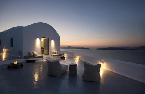 Akrotiri Villa | Discover Akrotiri Cove: Family-Friendly Retreat with Hot Tub