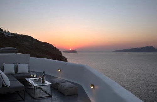 Akrotiri Villa | Discover Akrotiri Cove: Family-Friendly Retreat with Hot Tub