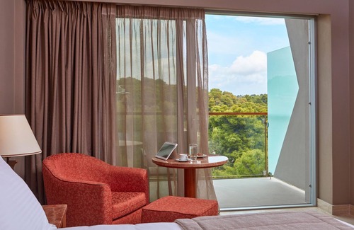 Agii Anargiri Hotel | Discover AKS Hinitsa Bay: Family-Friendly Getaway with Pool