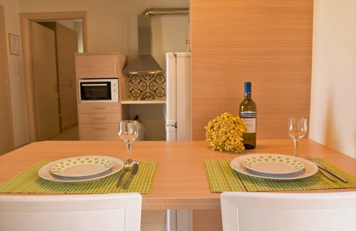 Agia Hotel | Top-Rated Aksos Suites: Accessible Comfort with Ocean Views