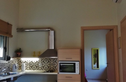 Agia Hotel | Top-Rated Aksos Suites: Accessible Comfort with Ocean Views