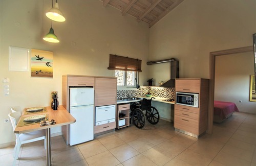 Agia Hotel | Top-Rated Aksos Suites: Accessible Comfort with Ocean Views