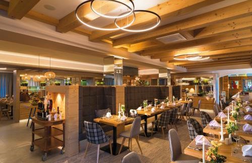 Alpendorf Hotel | Relax at Aktivhotel Alpendorf: Pet-Friendly with Spa & Pool