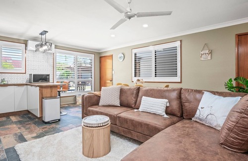 Iluka Apartment | Top-Rated Akuli By The Sea Unit 3 with Oceanfront Views