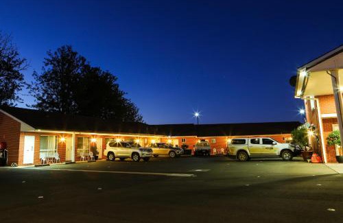 Dubbo Hotel | Discover Akuna Motor Inn & Apartments with Pool Access