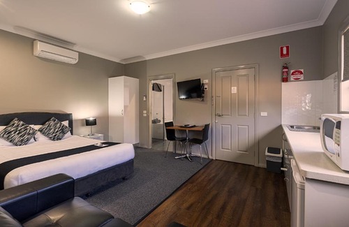 Dubbo Hotel | Discover Akuna Motor Inn & Apartments with Pool Access