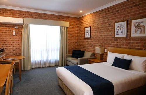 Dubbo Hotel | Discover Akuna Motor Inn & Apartments with Pool Access
