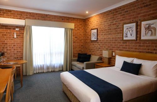 Dubbo Hotel | Discover Akuna Motor Inn & Apartments with Pool Access