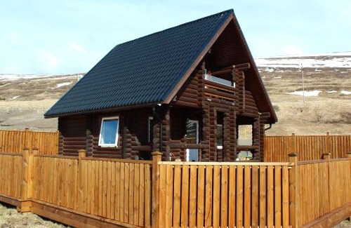 Akureyri House | Experience Family Comfort at Akureyri Log Cottage
