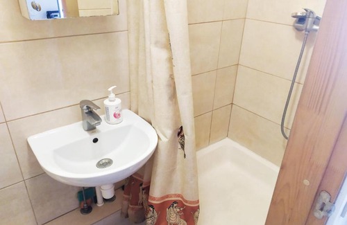Dzerzhyns'kyi District Apartment | Cozy Akvareli Apartment for 3, Pet & Child Friendly Stay