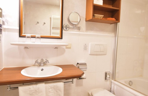 Dettelbach Hotel | Discover AKZENT Hotel Franziskaner: 4-Star Family Getaway