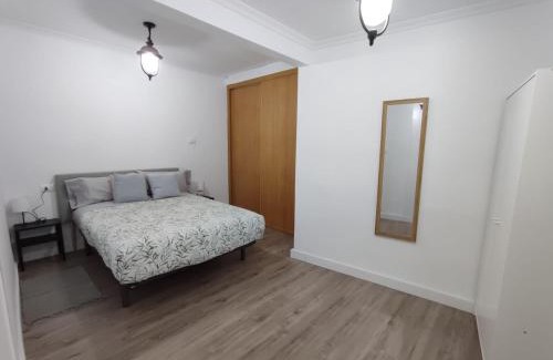 Casco Vello Apartment | Discover Comfort in the Heart of Vigo with Family Options