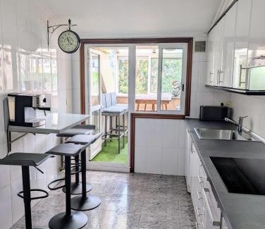 Lavadores Apartment | Experience Modern Comfort in Vigo with Family-Friendly Amenities