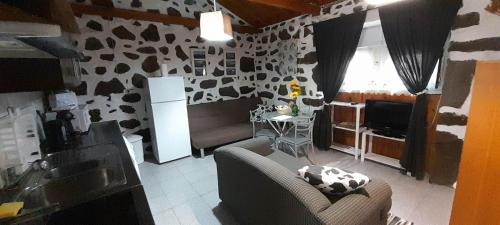 Bandeiras House | Pet-Friendly Retreat at AL - Adega do Terra, Rated 8.8/10
