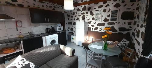 Bandeiras House | Pet-Friendly Retreat at AL - Adega do Terra, Rated 8.8/10