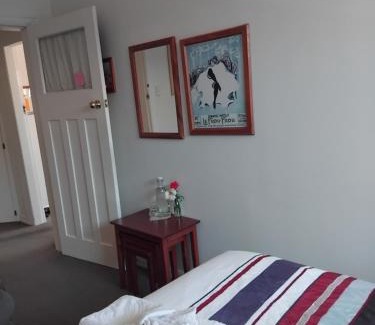 Greymouth Bed & Breakfast | Eco-Friendly Al and Rosies B+B with Hot Tub & Breakfast