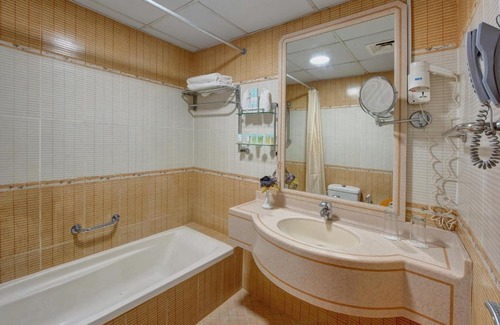Al Qasimia Apartment | Al Bustan Tower Suites: Family-Friendly 4-Star Retreat