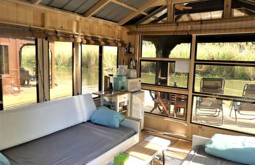 Saint-Paul-de-l'Ile-aux-Noix Cabin | Welcoming Aloberge 4: Pet-Friendly Retreat in Saint-Paul